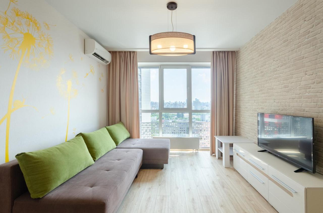 Petrovdom 41B-59B-90B-77B Stunning City View Apartments At Rc Kvartet, Central Railway Station Kyiv Exterior photo