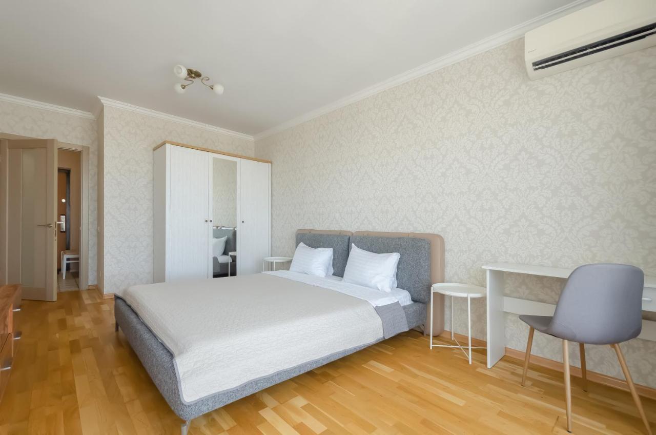 Petrovdom 41B-59B-90B-77B Stunning City View Apartments At Rc Kvartet, Central Railway Station Kyiv Exterior photo